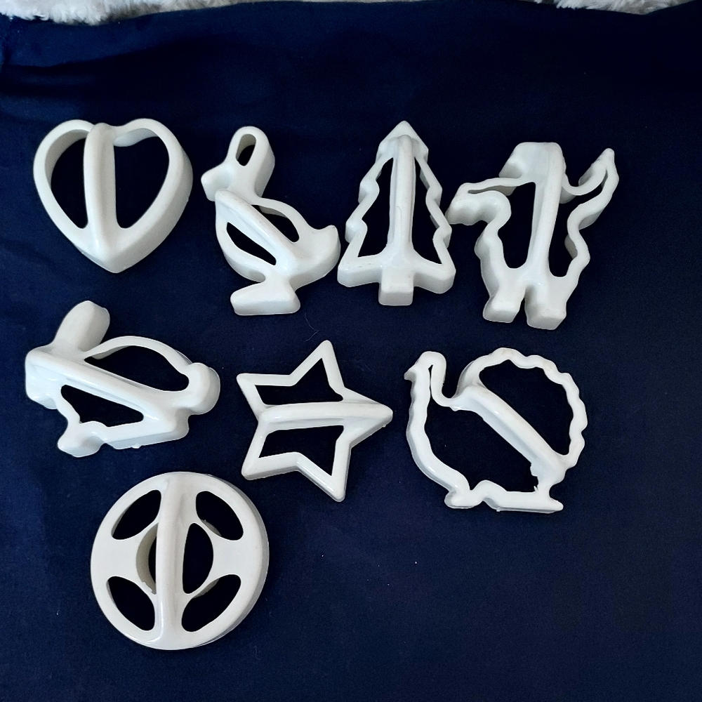 Holiday Themed White Plastic Cookie Cutters With Handles 8 in lot Baking